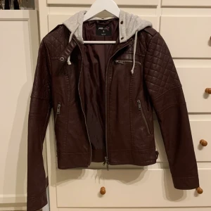 Skinn jacka  - Skinn jack från new yorker storlek S