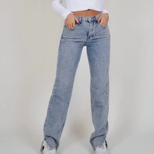 Jeans storlek S - Dessa jeansen är från Venderbys och är i storlek Small. Dessa jeansen var lite för små för mig och har därför aldrig används.lappen kvar.                Nypris: 700 kronor💗 frakt inkluderad