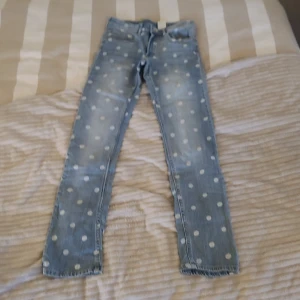 H&M - Hål och fläckfria. Djur och rökfritt hem. FRAKTKOSTNAT TILLKOMMER