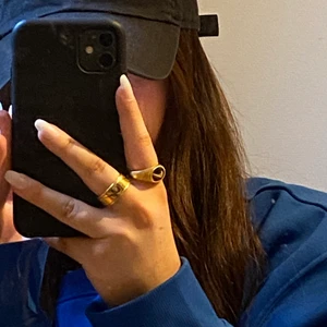 Nike-ringar - - beställde ytterligare ett par ringar från Truevintage.com, dock var dessa för stora för mig så fick beställa nya igen✌️. Dessa är båda strl 12 (24,1mm i diameter)🌿 BÅDA FÖR 350kr (ex. inklusive frakt), eller EN för 250 (inklusive frakt)💕