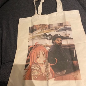 Coolt tygpåse med tryck!  - en helt oanvänd tygpåse med Ice Cube på! 