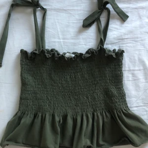 Söt topp  - Söt olivgrön topp från Hm storlek M.