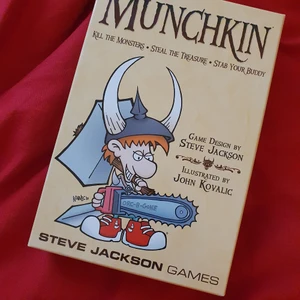 Munchkin - "Go down in the dungeon. Kill everything you meet. Backstab your friends and steal their stuff. Grab the treasure and run. Munchkin är rollspel i ett litet kortformat.