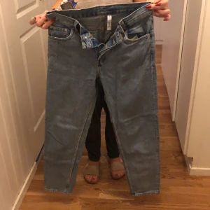 Jeans  - Snygga straight Jeans från herr avdelningen på Weekday, modell ”Barell”. Köpt för 499kr, skick 7.5/10, säljs för 199kr. 