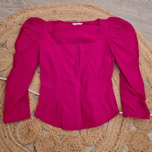 Oanvänd blus storlek 36 - Oanvänd 