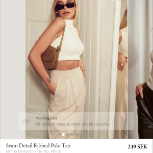 Topp från NAKD / Emma Ellingsen - Oanvänd topp i XS som är slutsåld i nästan alla storlekar. Frakt tillkommer på 49kr om den ska fraktas. 