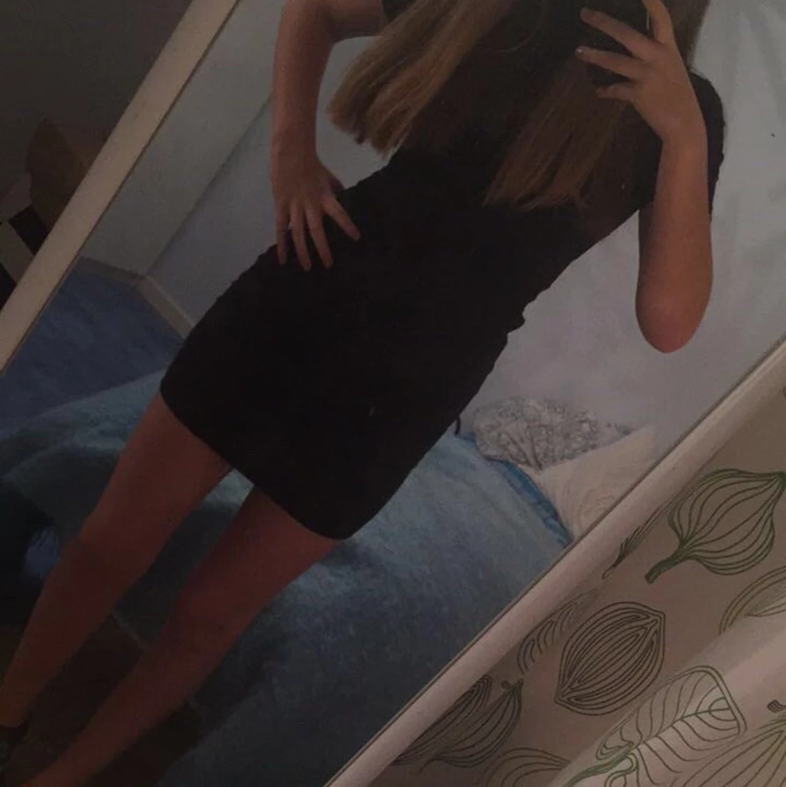 Tight svart klänning hickap