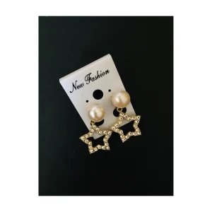 Örhängen  - Nya örhängen köp 3par för 100kr kolla gärna mer på min profil. Köparen står för frakt. 