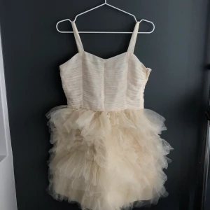 Klänning från HM  - Klänning från HM barnavdelning. Storlek 164, motsvarar storlek S.