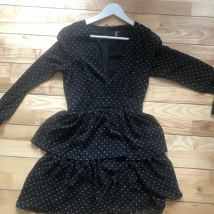 Söt klänning - Fin klänning från missguided, använd 1 gång