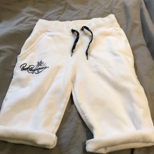 Shorts - Peak performance shorts, i fint skick, nästan aldrig använda! Köparen står för frakt👌🏼