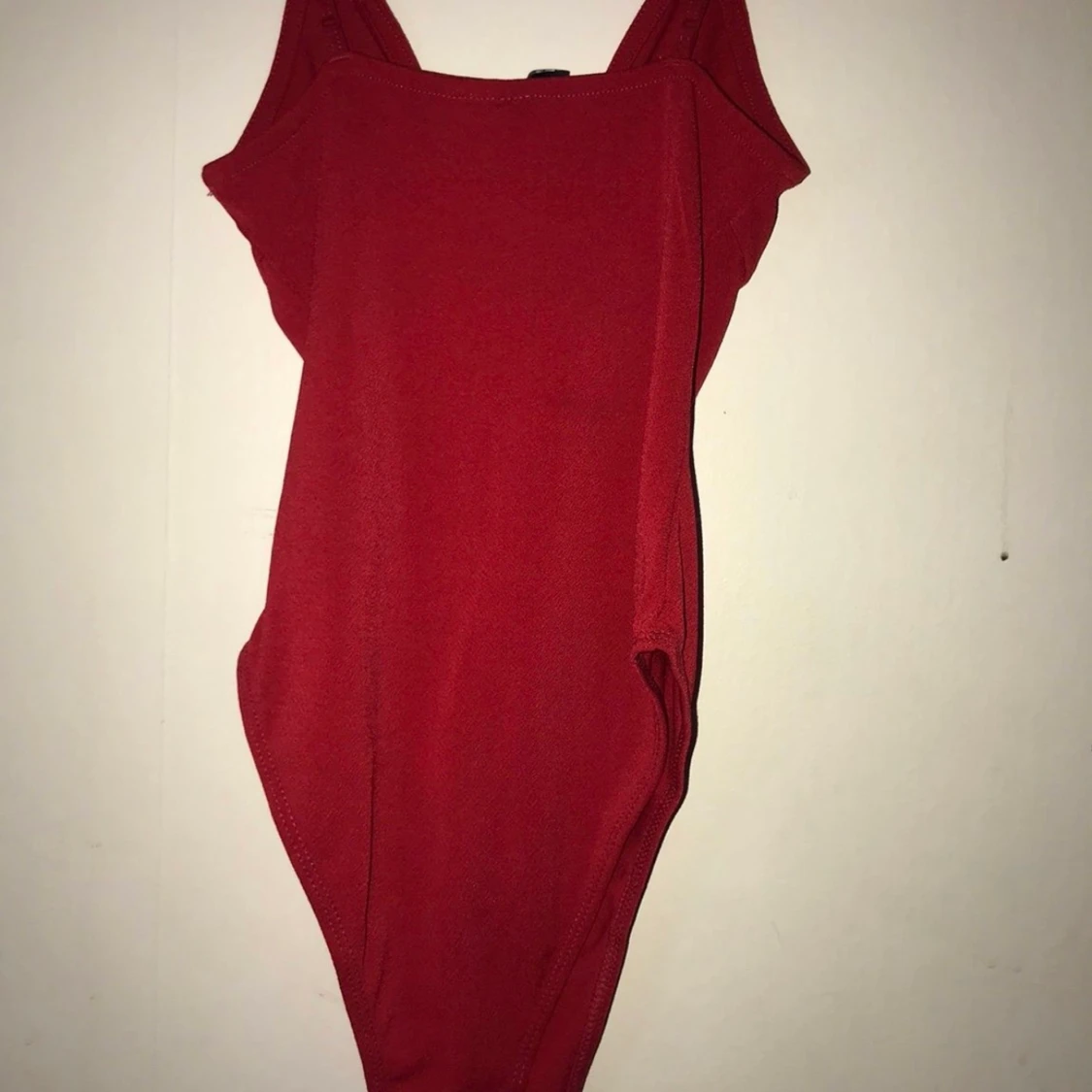 Röd bodysuit  - 90
