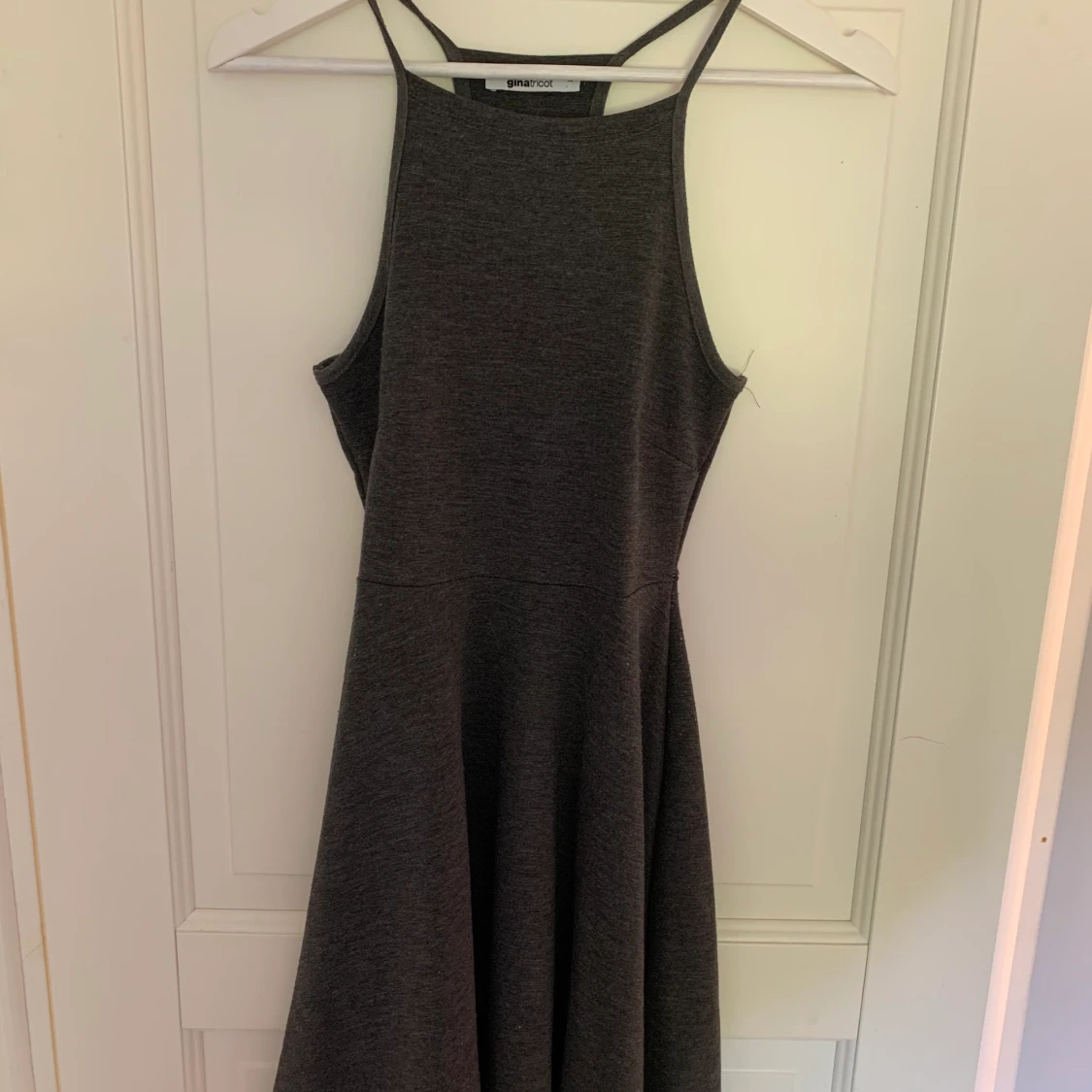 Grå klänning Gina tricot - 90