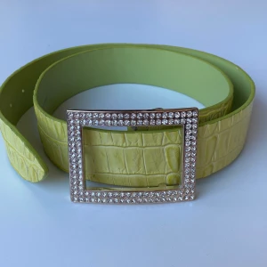 Y2k skärp - SNYGGASTE Y2k skärpet jag köpte på depop✨💛💚