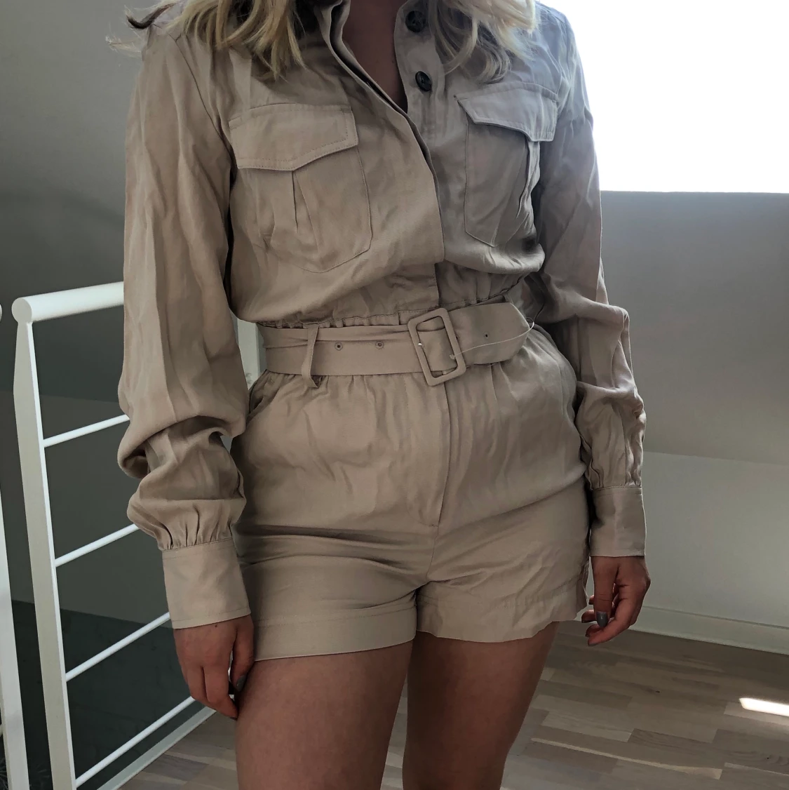 Beige cargo jumpsuit från H&M
