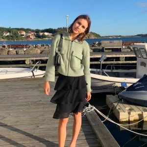 Grön jacka, M - Jag säljer en grön stickad jacka från Gina för 250! 💖💕❤️ 