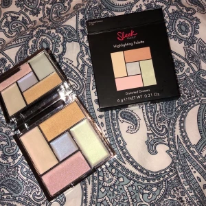 Highlighter palette från sleek - Jag säljer en helt ny highlighter palette ifrån sleek 🌸
