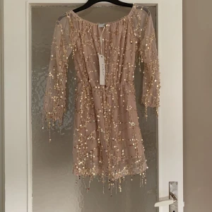 Fest klänning  - Helt ny storlek xl passar L också 