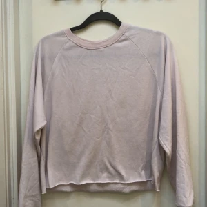 Croppad tröja  - En söt rosa tröja🌸 60kr+frakt😊