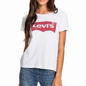 Levis tröja  - Levis t-shirt i storlek S. 