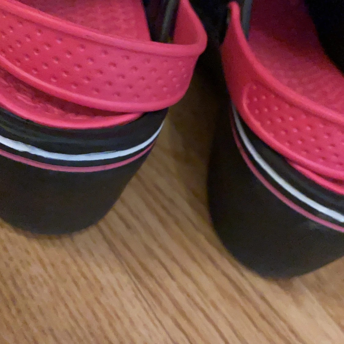 svarta/ rosa chunky sandaler - 91