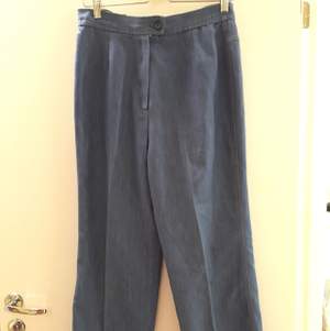 This trouser was bought in Beyond Retro at a very expensive price but now I just sell it at a much cheaper price!  As I have too many vintage garments to wear all in a winter, I decided to clean out my wardrobe now!
Soft material and excellent condition!