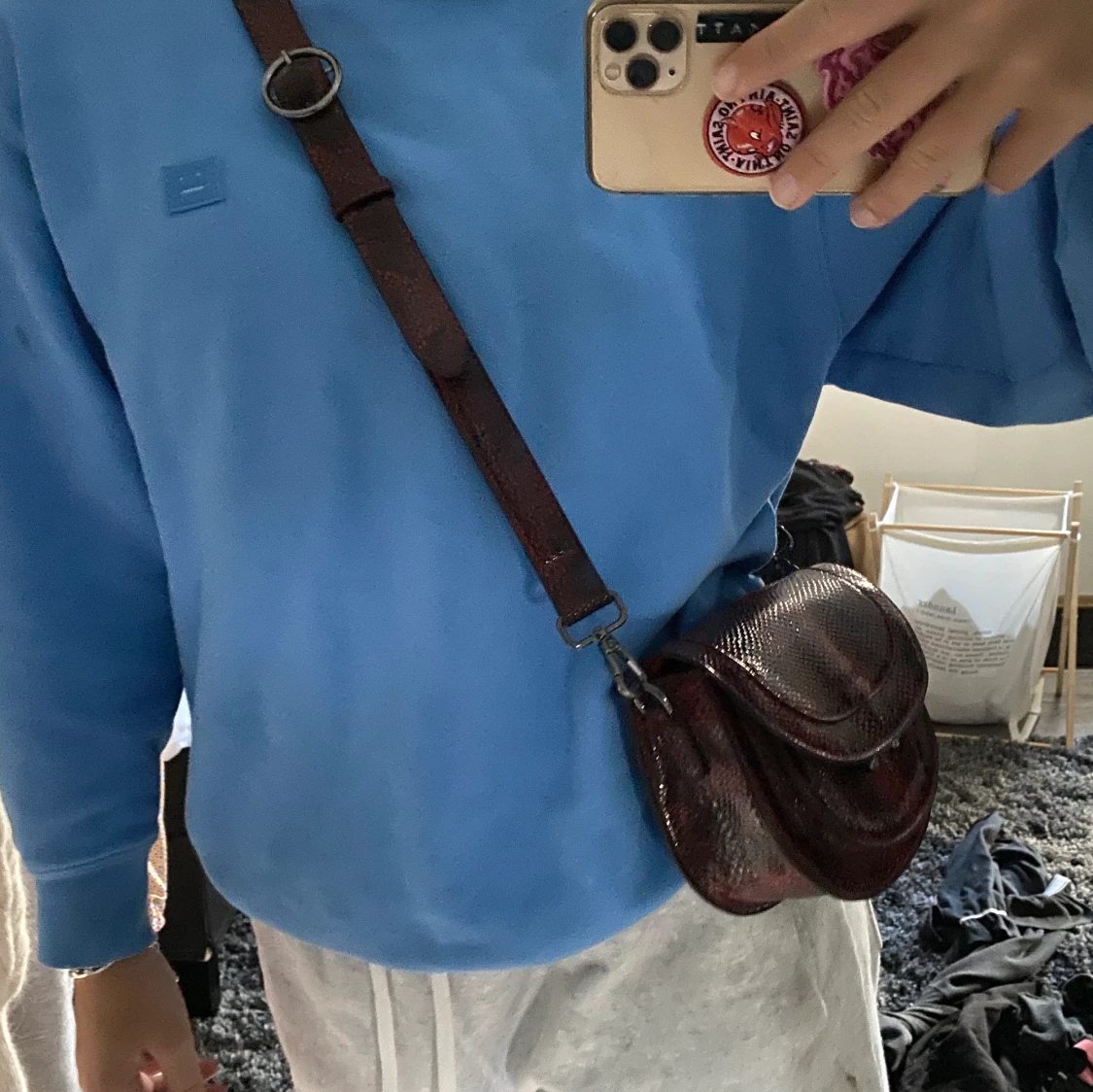 Röd ormskinnsväska - 90