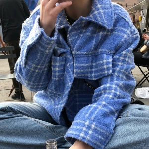 Jacka  - Blå jacka från monki. Perfekt skick. Köparen står för frakt! 💕