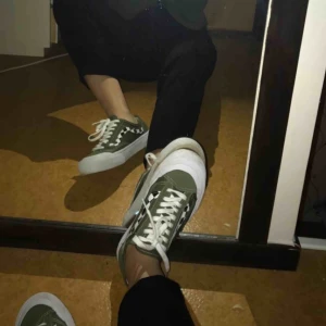  - Unika vans skor som tyvärr inte används längre. Skitcoola verkligen!! 🤯 Skick 5/10  Hör av er!❤️ ( inte rengjorda på bilden vilket självklart görs vid köp)