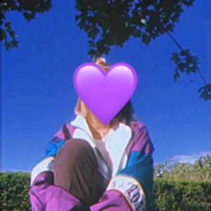  - En vintage windbreaker från Nike som jag köpt på en secondhand. Säljer för jag har en annan windbreaker och rensar✨🦋