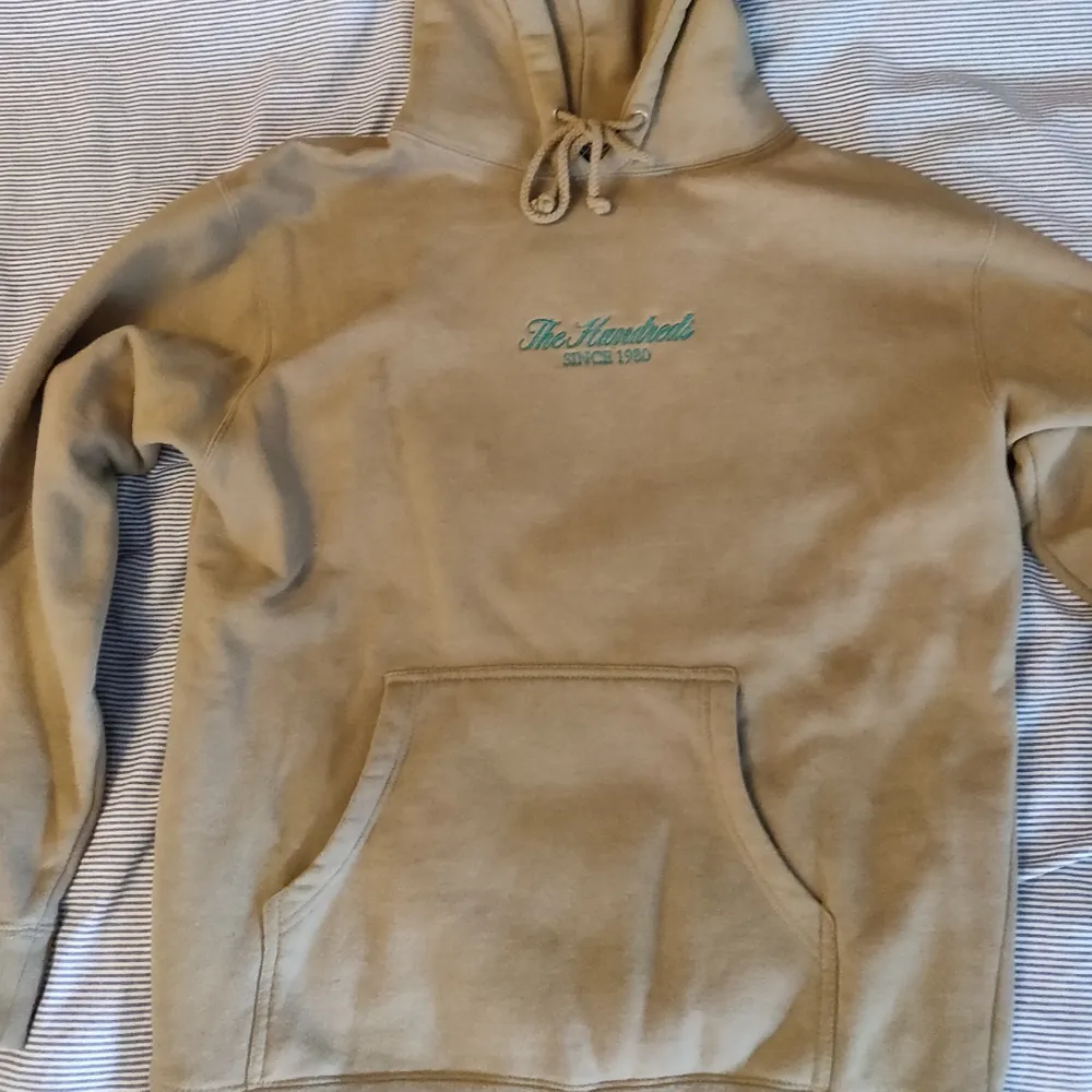 THE hundreds hoodie M  Mötas upp i Norrköping eller köparen står för frakten . Hoodies.