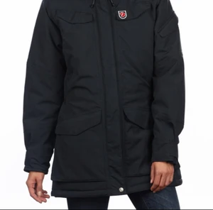  - Fjällräven nuuk parkas endast använd ett fåtal gånger. Nypris 4395kr. Finns på Södermalm! 