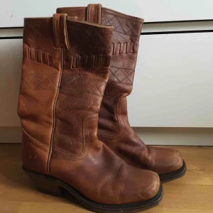  - Handgjorda läder stövlar nypris 4000kr 