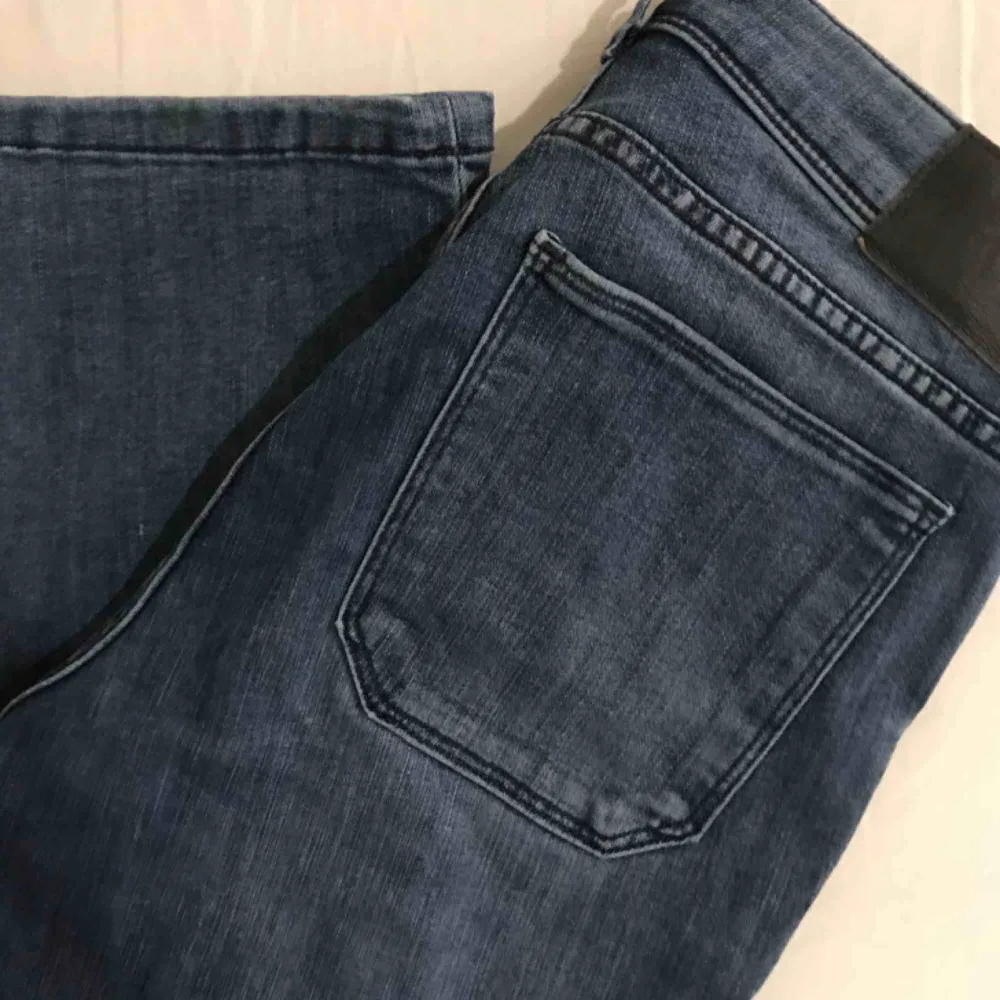 Ett par jätte fina blå bootcutjeans i storlek 36❤️. Jeans & Byxor.