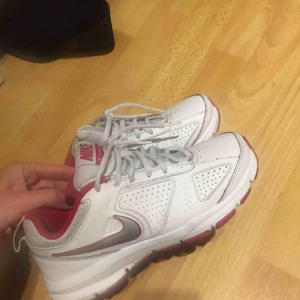  - Skorna i gott skick använda ca 1 månad 