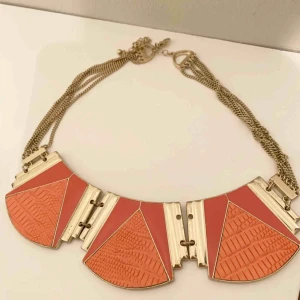  - Halsband rosa korall