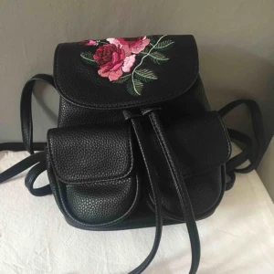  - En mini ryggsäck som är helt oanvänd! Fraktar ej, Möts upp i Stockholm!🌼