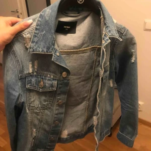  - XS men oversize så den sitter normalt på mig som e M/S i tröjor