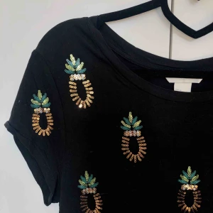  - Fin T-shit från H&M. Köparen betalar frakt 