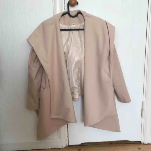  - Härlig jacka, aldrig använd har bara legat i garderoben!  Pris kan alltid diskuteras🙏🏼 FRAKT INGÅR