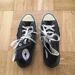  - Höga svarta Converse i använt skick ✌🏼 