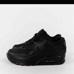  - Äkta air max 90 nypris: 900 mitt pris: 270 kr 