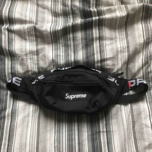  - Supreme Waist Bag ss18 Skick: 9/10  köparen står för frakt 