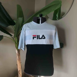  - Supersnygg och oanvänd Fila-tisha! 