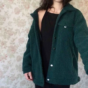  - Fluffig jacka från Primark, oversize oanvänd. Frakt ingår i priset 