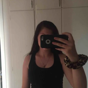  - Två svarta linnen båda för 50 kr eller 30 kr styck