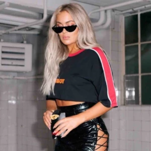  - FANNY LYCKMAN x MISSGUIDED magtröja i stl 34 :) Köparen står för frakten!