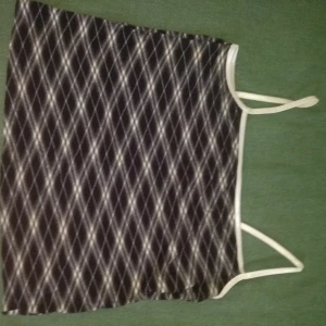  - Litet rutigt  linne i begagnat skick!