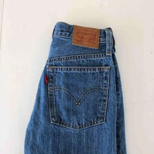  - Superfina Levi’s 501 jeans. Nästan aldrig använda så i jättebra skick. Säljer då de tyvärr är för små för mig. Frakten är gratis :)