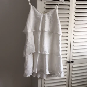  - Super fin klänning från Gina
Lite skrynklig men inget skadat 